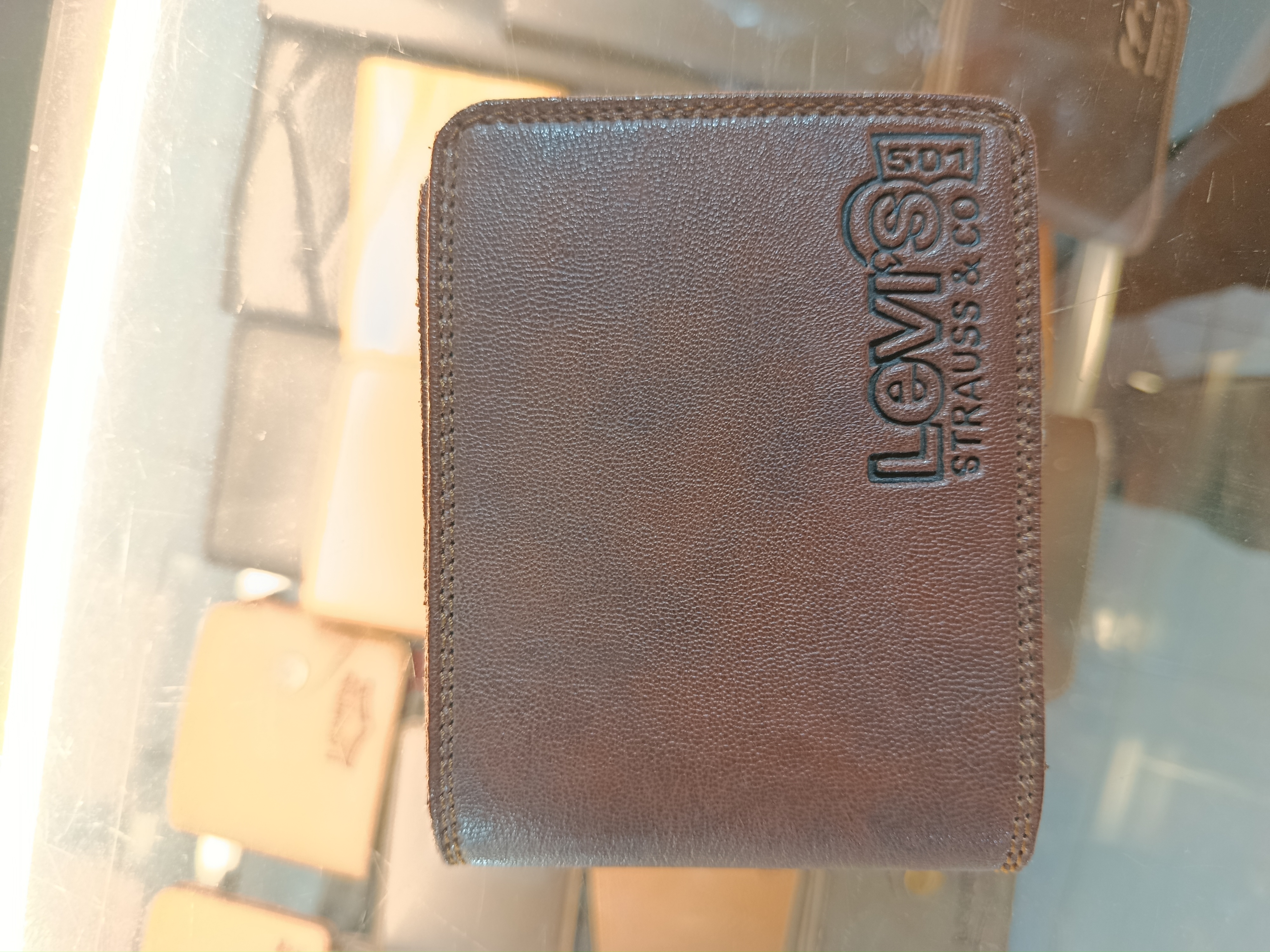 Dompet Pria Elegan Levis