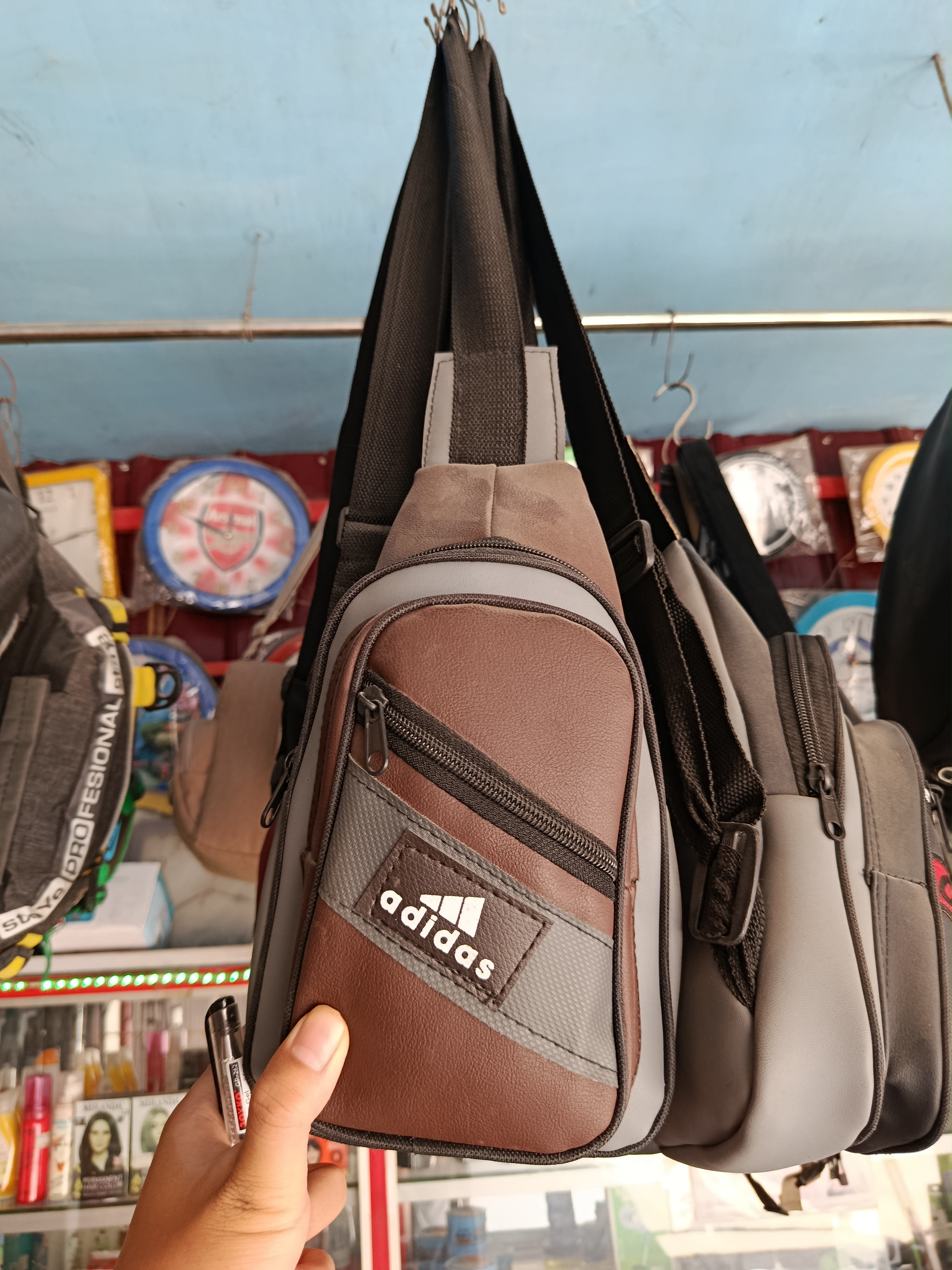 Adidas Coklat
